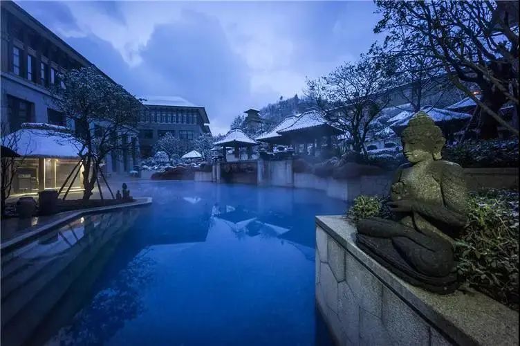 399元起抢临安湍口众安氡温泉度假酒店套餐,节假日周末通用、放心退~有效期到6/30